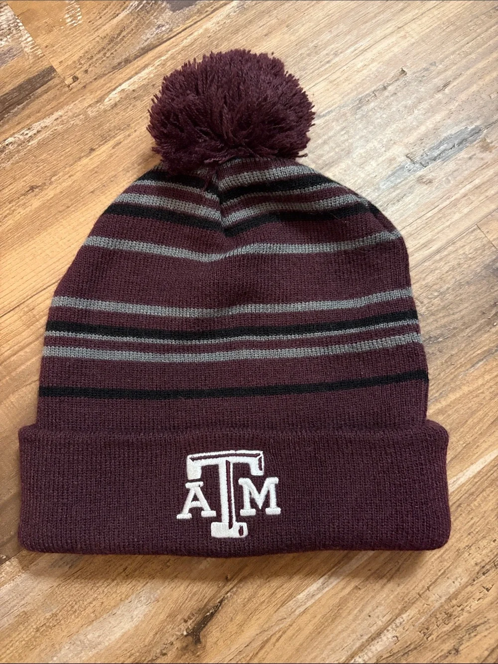 Texas A&M Maroon Pom Beanie Hat. Adult. Excellent pre owned condition.